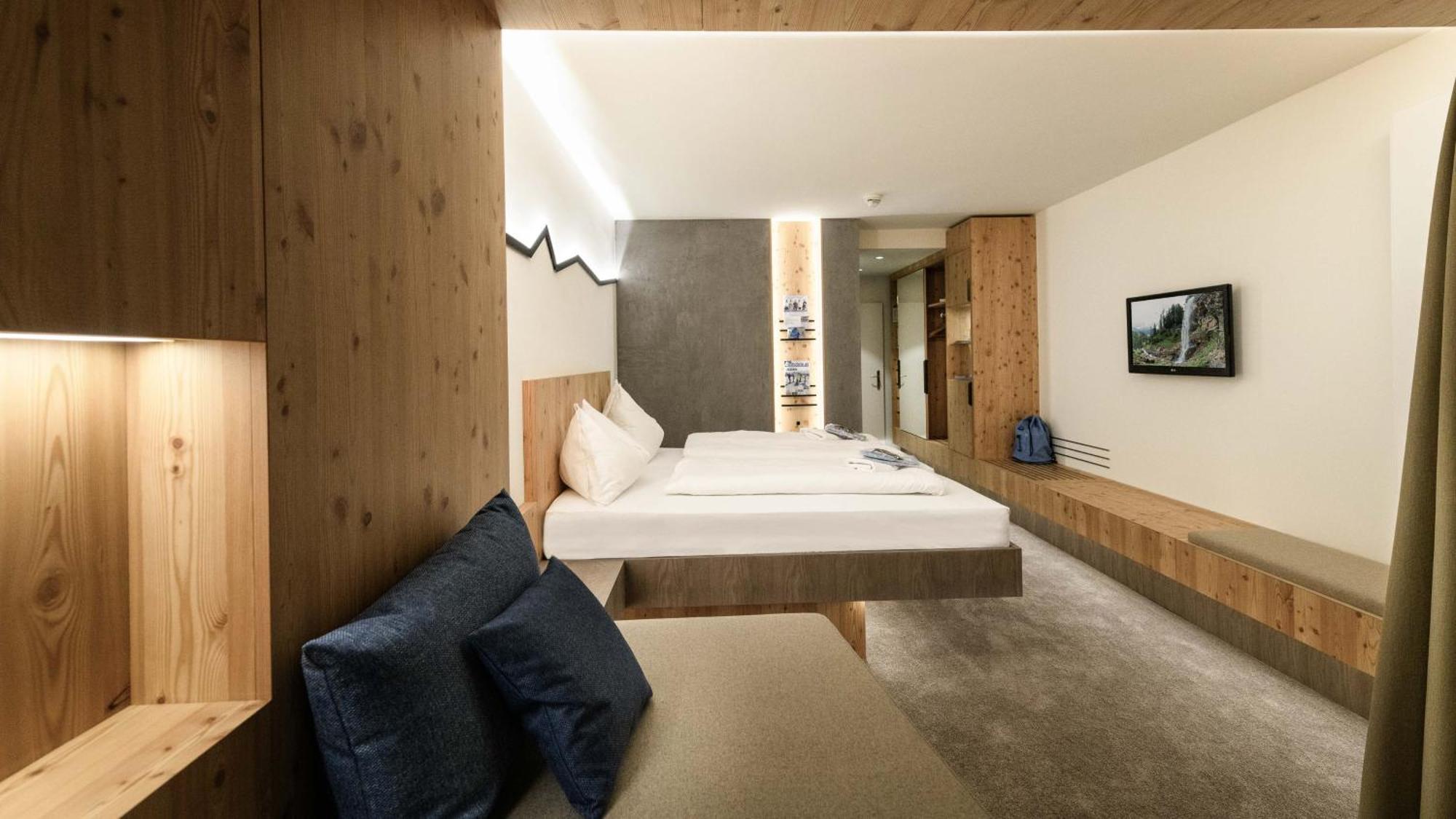 Large Double Room,1673928288:JPEG